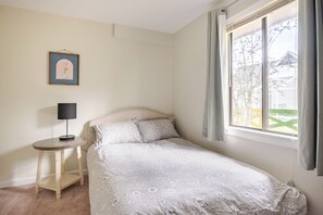1 bedroom, WiFi, bed sheets - Serene 1-bedroom cottage with AC in charming Thonotosassa (Thonotosassa)