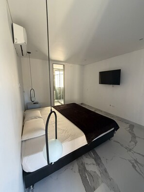 7 bedrooms, Internet, bed sheets - Country house near the city (Copacabana)