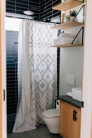 Dusche, Handtücher, Seife, Shampoo