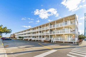Exterior - Treasure’s Cove at Seaway | Steps to the Beach (Ocean City)