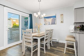 Dining - Treasure’s Cove at Seaway | Steps to the Beach (Ocean City)