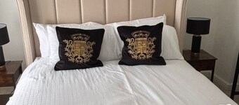 DERBYSHIRE TWO BEDROOM  COUNTRY COTTAGE, DESIRABLE VILLAGE CLOSE TO THE PEAKS