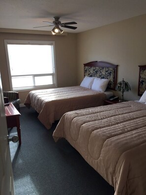 Standard Double Room, Courtyard View - Tumbler ridge hotel and suite (Tumbler Ridge)