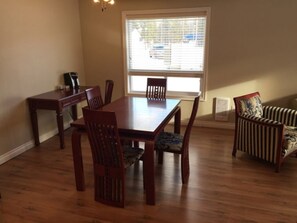 Classic-huoneisto, näköala pihalle | Ruokailu