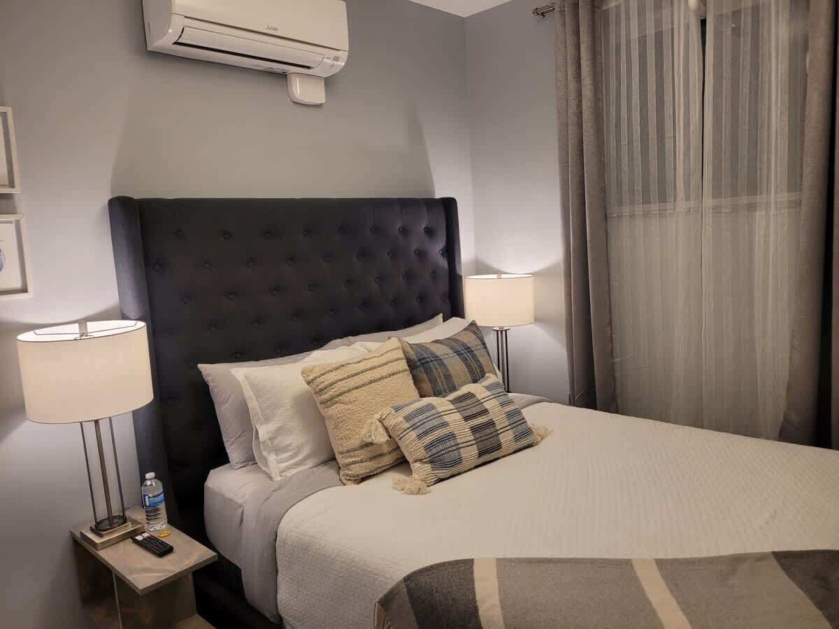 2 habitaciones, tabla de planchar con plancha, wifi y ropa de cama 