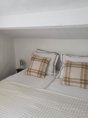 2 bedrooms, iron/ironing board, travel cot, free WiFi - Maison Fruitier with pool at only 10 meters from the beach in Sainte-Maxime (Sainte-Maxime)