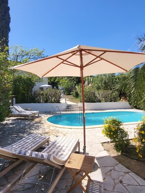 Outdoor pool - Maison Fruitier with pool at only 10 meters from the beach in Sainte-Maxime (Sainte-Maxime)