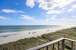 On the beach - Wake Up to Waves | Stunning Oceanfront Condo (North Myrtle Beach)