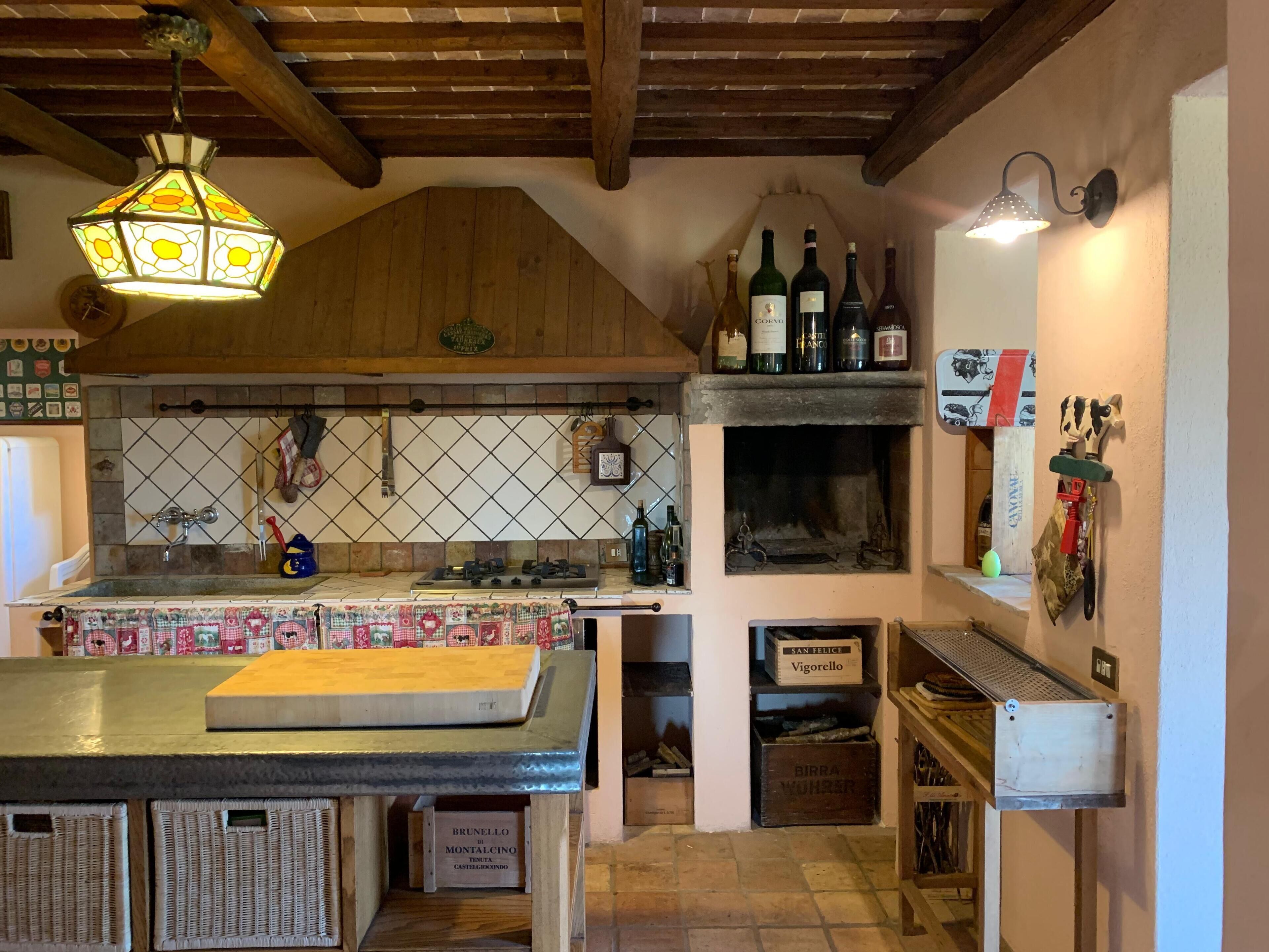 Frigorifero, forno, piano cottura, lavastoviglie