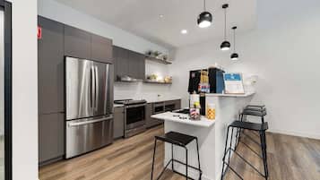 KylskÄp, mikrovÄgsugn, ugn och spishÀll