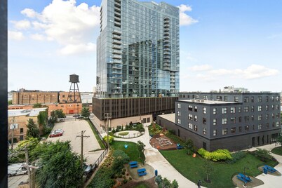 Envitae Hotel, 4BR Modern Sleek Apartment