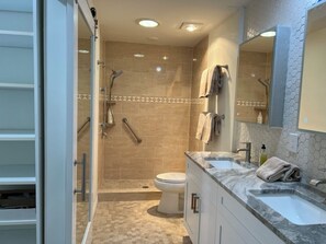 Bathroom - Renovated -2BD/2BR house- close to Mayo & TPC Sawgrass Golf (Sawgrass)