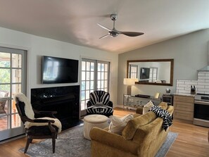 Living area - Renovated -2BD/2BR house- close to Mayo & TPC Sawgrass Golf (Sawgrass)