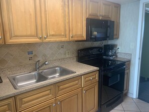 Fridge, microwave, oven, stovetop - The Caribbean Resort and Villa 1130 (Myrtle Beach)