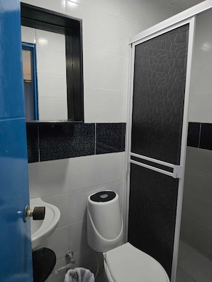 Classic Room, City View | Bathroom - HABITACION CASA BELLAMARE 9 (Cartagena de Indias)