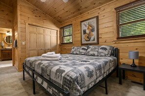 Room - Bear Claw Lodge, 4-BR, Private 3-Level Retreat With Theater, Pool Table & Views (Blue Ridge)