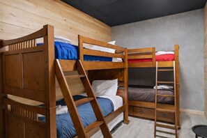4 Schlafzimmer, Bügeleisen/Bügelbrett, WLAN, Bettwäsche