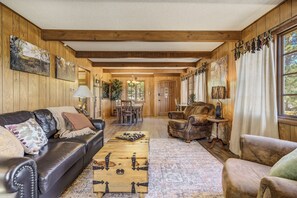 Smart TV, fireplace, books - Mountain Chalet with Lake View & Fire Pit (Florissant)