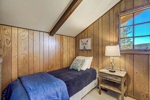 3 bedrooms, desk, travel crib, free WiFi