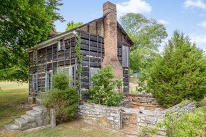 Exterior - Hiwassee Hideaway: Private Riverfront & Golfing (Decatur)