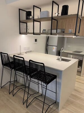 开间 | 私人厨房 | 大冰箱、烤箱、厨具/餐具