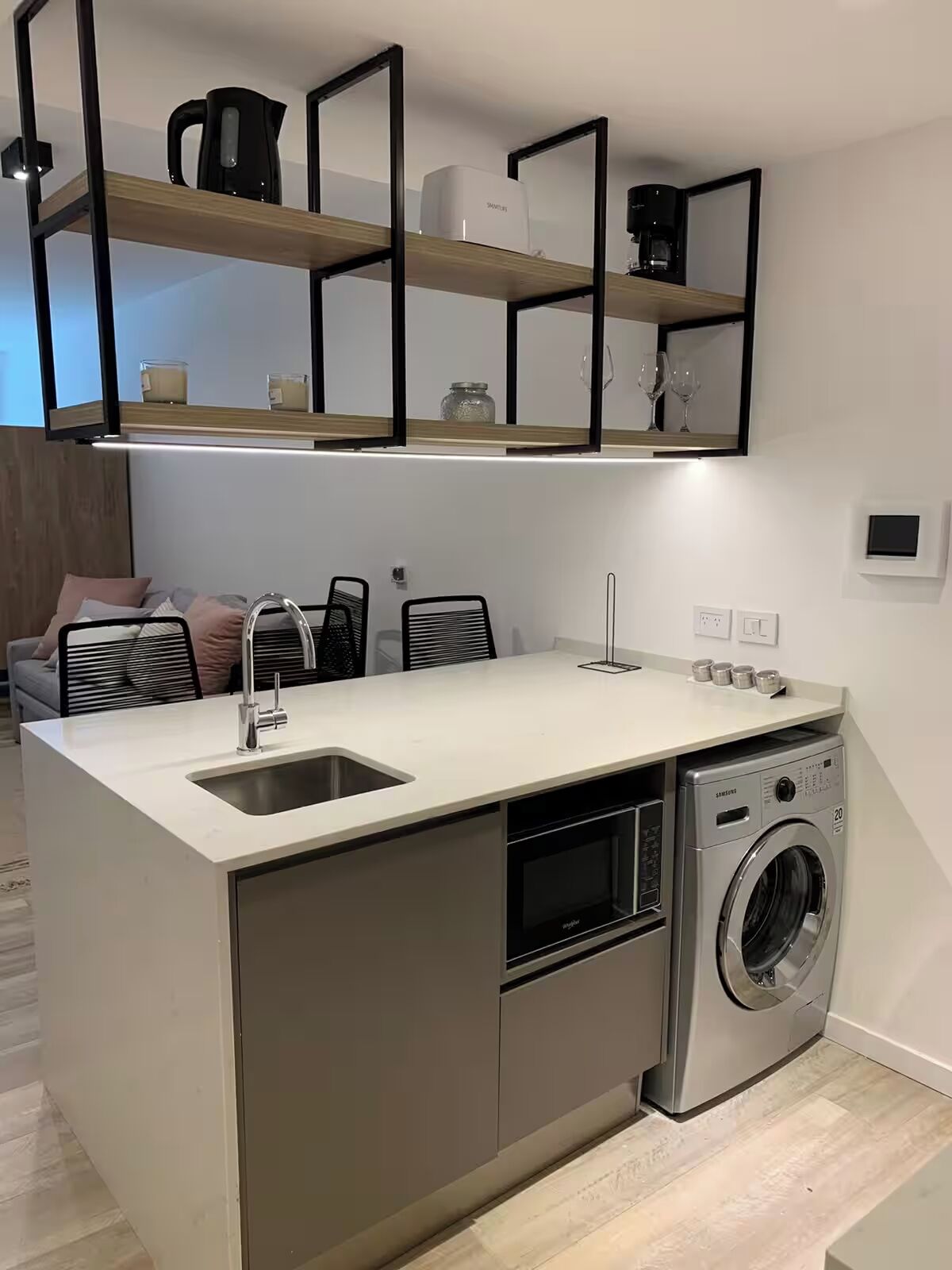 开间 | 私人厨房 | 大冰箱、烤箱、厨具/餐具