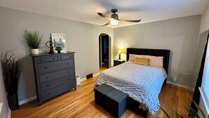 Unclassified image, 4 of 42, button - Cozy Estate in charming Willow Springs 20 minutes from Downtown and Beaches (Willow Springs)