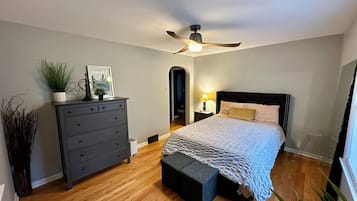 2 bedrooms, iron/ironing board, free WiFi, bed sheets