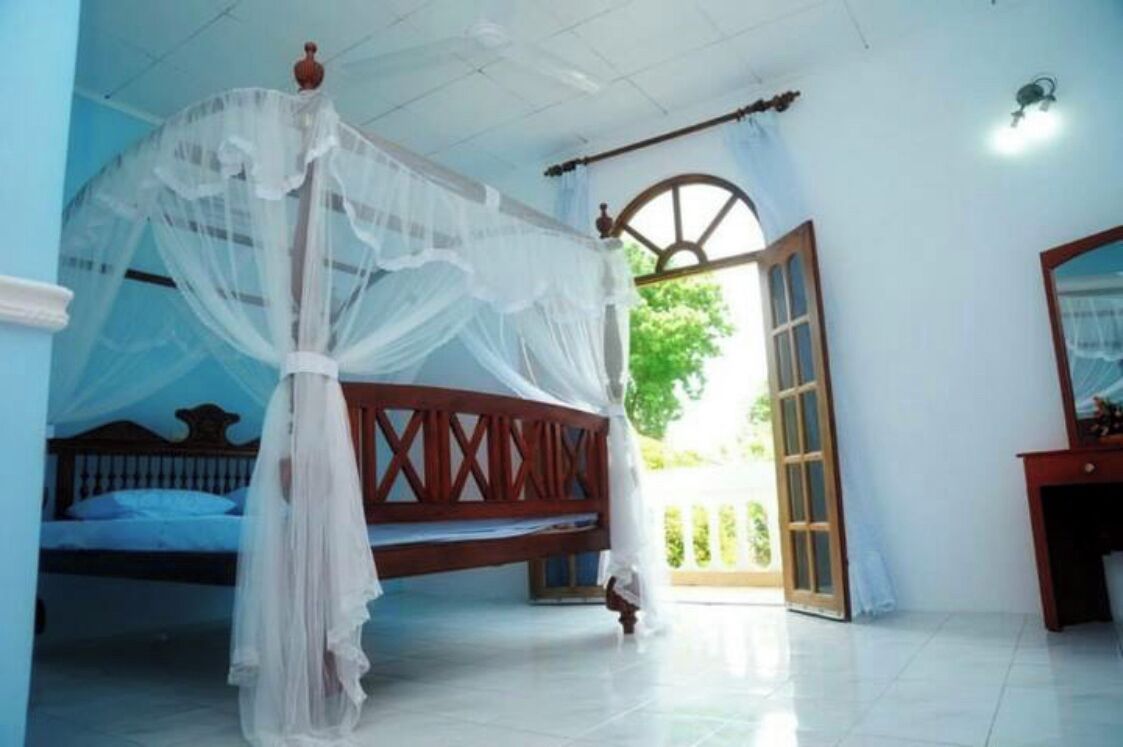 3 bedrooms, iron/ironing board, internet, bed sheets