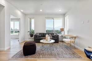 Living area - Brand New Arcadia 2 Bedroom & 2 Bath Apartment (Arcadia)