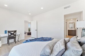 2 bedrooms, Internet, bed sheets - Brand New Arcadia 2 Bedroom & 2 Bath Apartment (Arcadia)