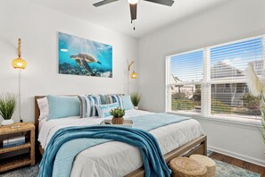 Ház, kilátással az üdülőhelyre | Laptophoz jól használható munkafelület és vasaló/vasalódeszka