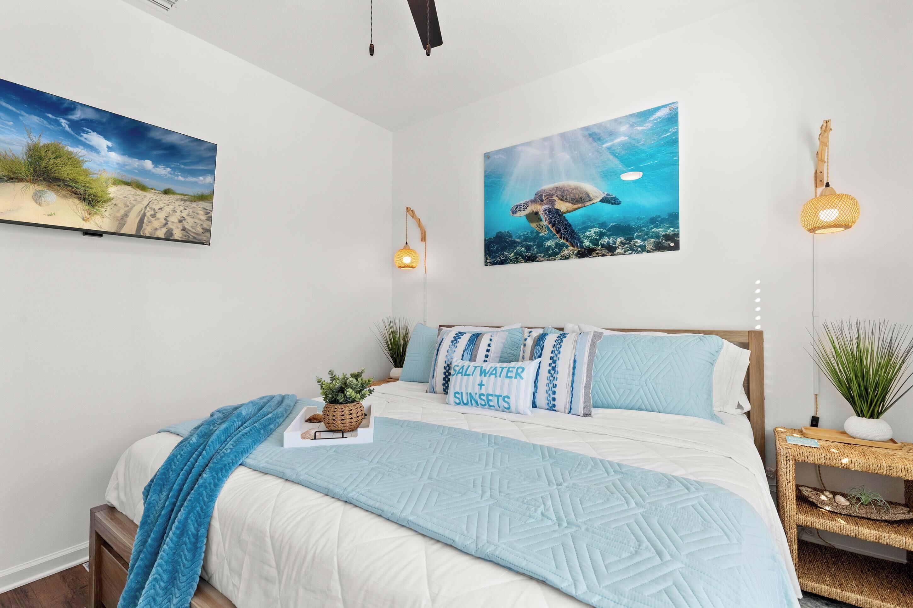 Khu vực làm việc phù hợp cho laptop, bàn ủi/dụng cụ ủi quần áo 