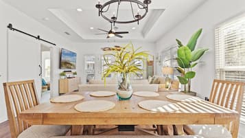 Hus, resort-utsikt | Spiseområde på rommet