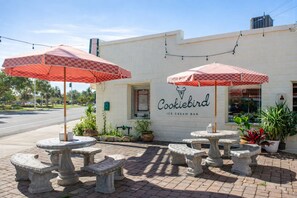 Outdoor dining - Audubon Cottage St Augustine (St. Augustine)