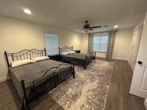 3 bedrooms, iron/ironing board, WiFi, bed sheets - Brand-New Waterfront Retreat with Stunning Views (Hemphill)