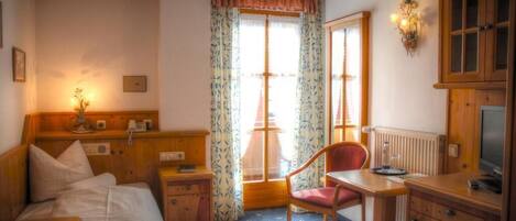 Blendingsgardiner, strykejern/-brett og wi-fi (inkludert)