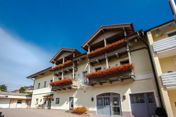 Exterior - Hotel Hölzer Bräu by Lehmann Hotels (Ebersberg)