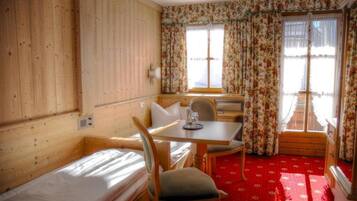 Verdunkelungsvorhänge, Bügeleisen/Bügelbrett, kostenloses WLAN