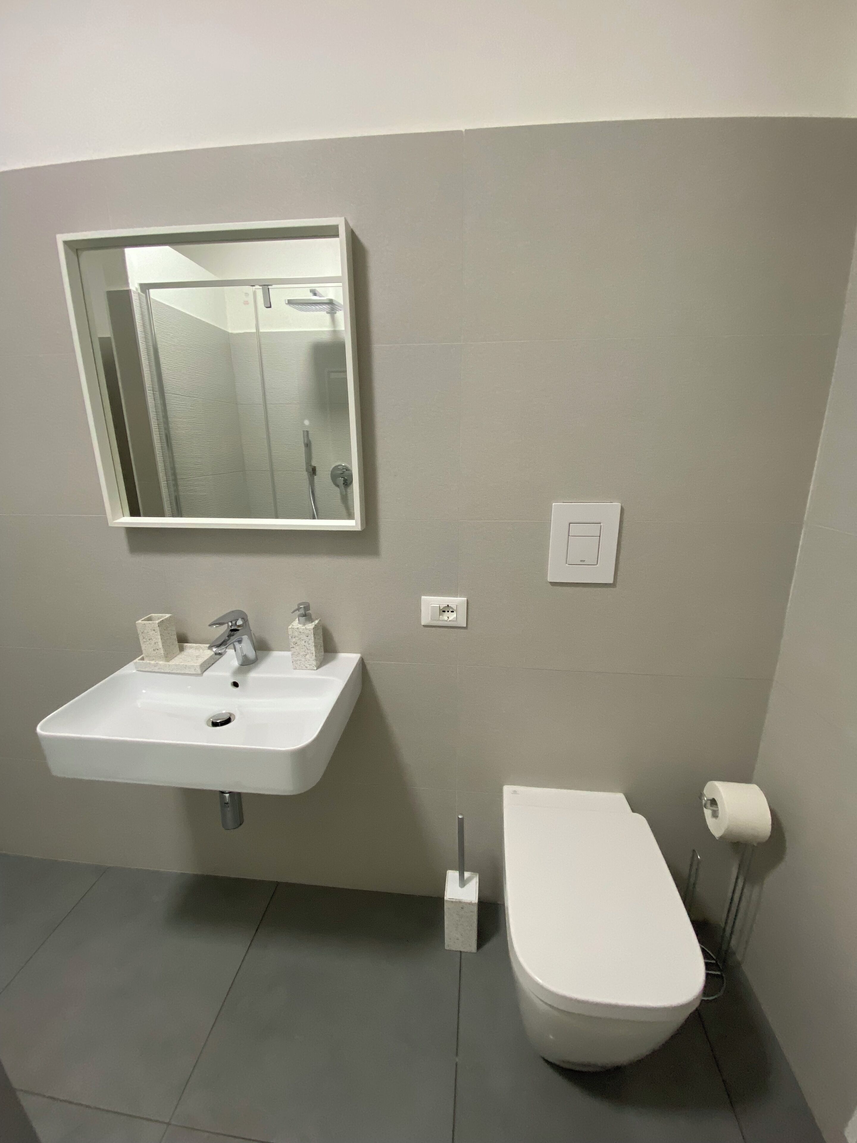 Dusj, hårføner, bidé og håndklær