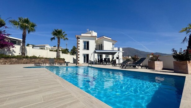 Outdoor pool - Villa in Estepona with panoramic views and a private pool. (Estepona)