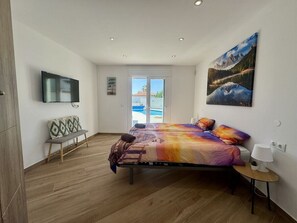 4 bedrooms, iron/ironing board, WiFi, bed sheets - Stylish Estepona villa with panoramic views and private pool (Estepona)