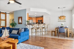 Smart TV - 2-bedroom Thermal Horse Park townhome with Pool/spa (Thermal)