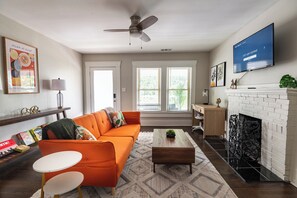 Smart TV, fireplace, books, offices - Avondale Adventure Duo - Groups/King Beds/Games (Birmingham)