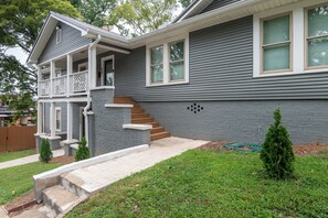 Exterior - Avondale Adventure Duo - Groups/King Beds/Games (Birmingham)