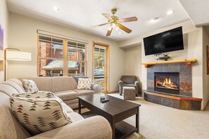 Smart TV, fireplace - Grand Timber Lodge 2BR Oct 24–31 2026 Ski-In Resort with Pools and Hot Tubs (Breckenridge)