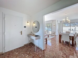 Interior - Listed villa at Cap d'Antibes, facing the sea (Antibes)