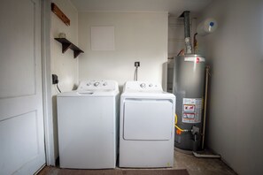 Interior - Hoadley Home- Family/Games/Driveway/Wifi/Crestline (Birmingham)