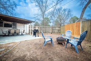 Outdoor dining - Hoadley Home- Family/Games/Driveway/Wifi/Crestline (Birmingham)