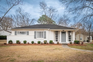 Exterior - Hoadley Home- Family/Games/Driveway/Wifi/Crestline (Birmingham)